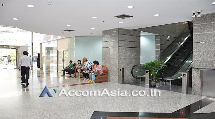 12  Office Space For Rent in Silom ,Bangkok BTS Surasak at Vorawat Building AA12785